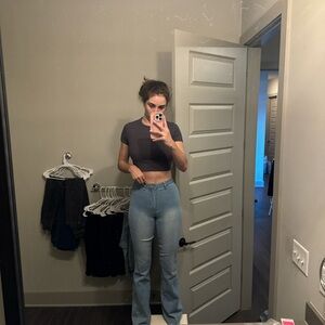 super flattering blue high-waisted bootcut leg denim jeans #highwaistedjeans